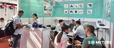 SHMeters Kanton yarmarkasining tantanali ochilishida olomonni jalb qilmoqda